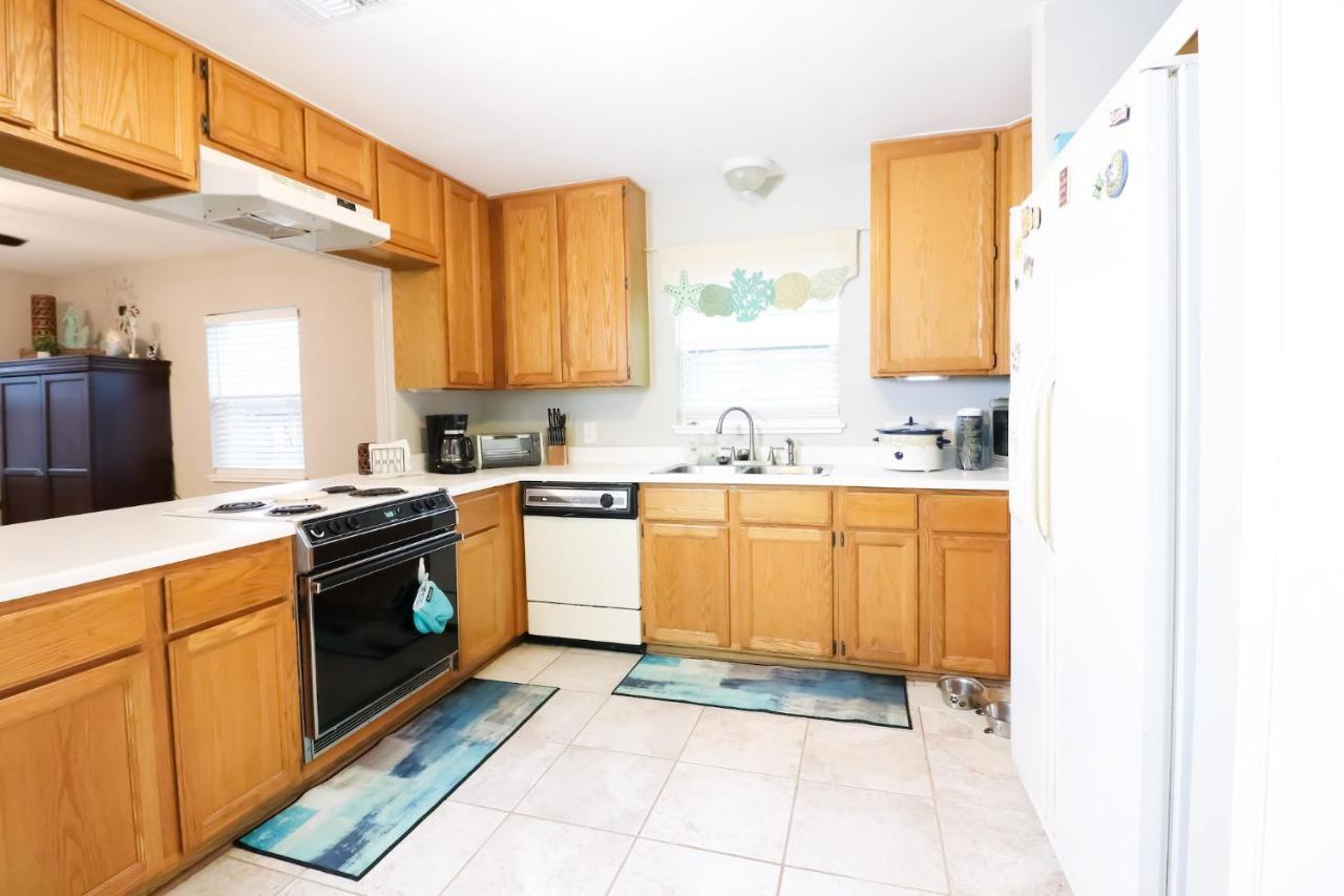 Sunny Daze Walk To Beach 2 Decks Pet Friendly Has A Mini Bar Galveston Extérieur photo