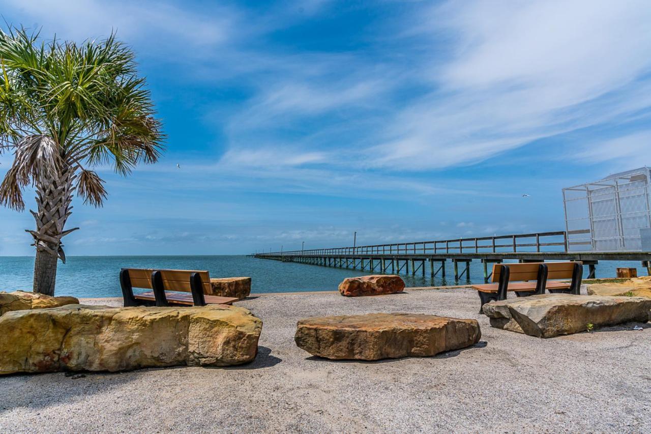 Sunny Daze Walk To Beach 2 Decks Pet Friendly Has A Mini Bar Galveston Extérieur photo