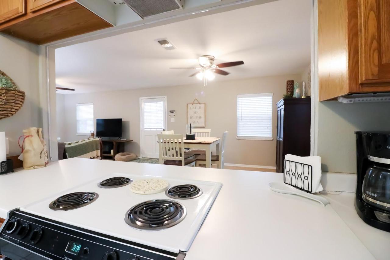 Sunny Daze Walk To Beach 2 Decks Pet Friendly Has A Mini Bar Galveston Extérieur photo